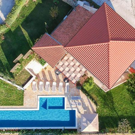 Villa Mater - Luxuriously Equipped Villa With A 15M Long Swimming Pool Zrnovnica Luaran gambar