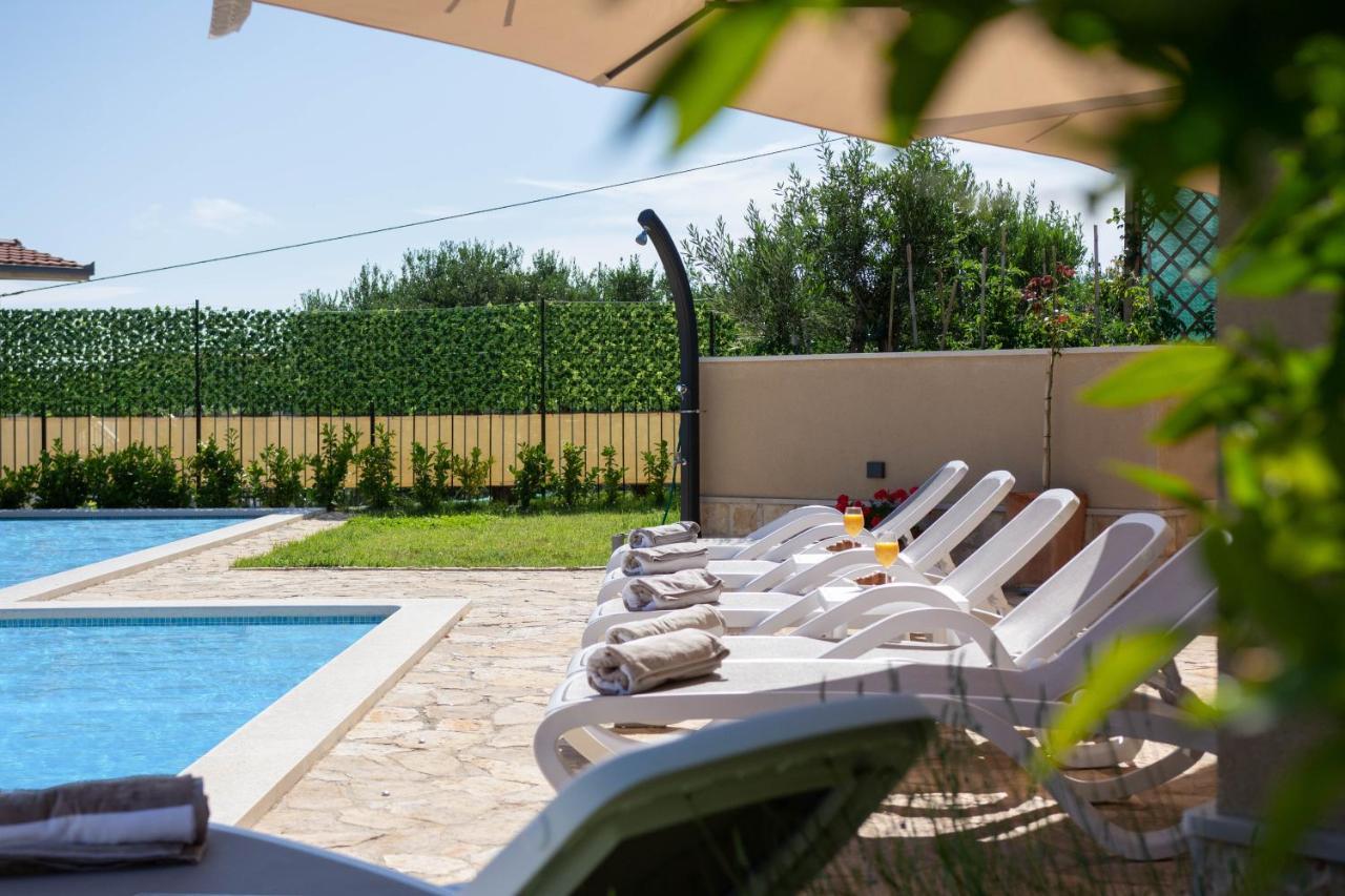 Villa Mater - Luxuriously Equipped Villa With A 15M Long Swimming Pool Zrnovnica Luaran gambar