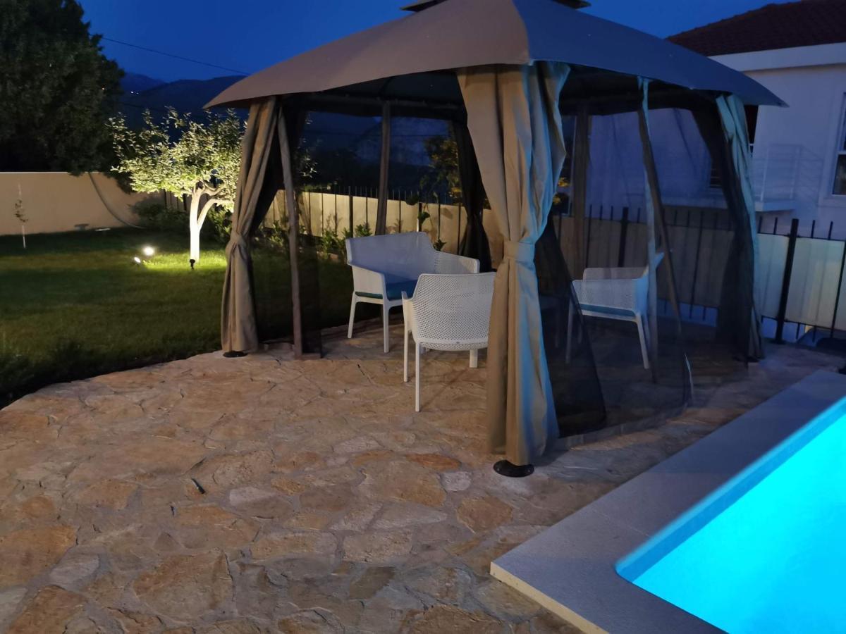 Villa Mater - Luxuriously Equipped Villa With A 15M Long Swimming Pool Zrnovnica Luaran gambar
