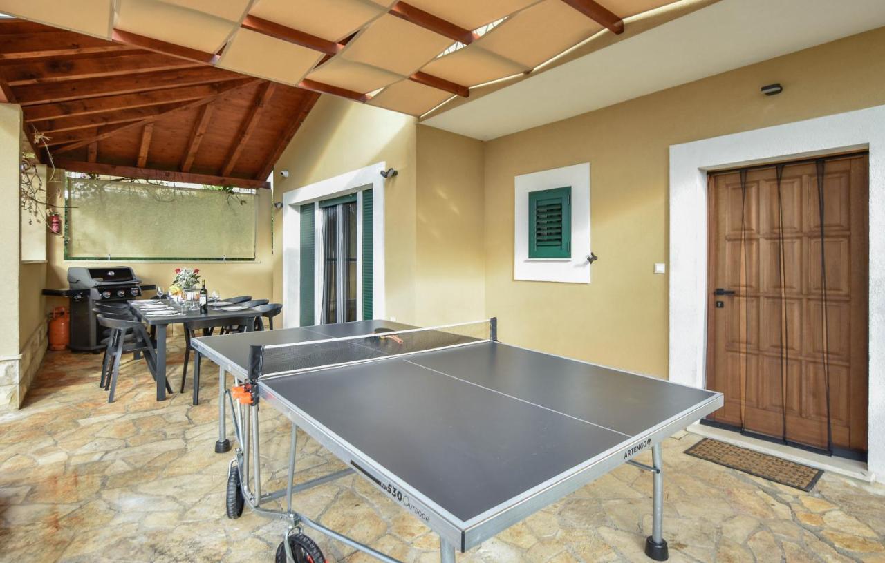 Villa Mater - Luxuriously Equipped Villa With A 15M Long Swimming Pool Zrnovnica Luaran gambar
