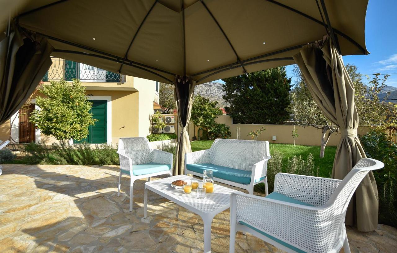 Villa Mater - Luxuriously Equipped Villa With A 15M Long Swimming Pool Zrnovnica Luaran gambar
