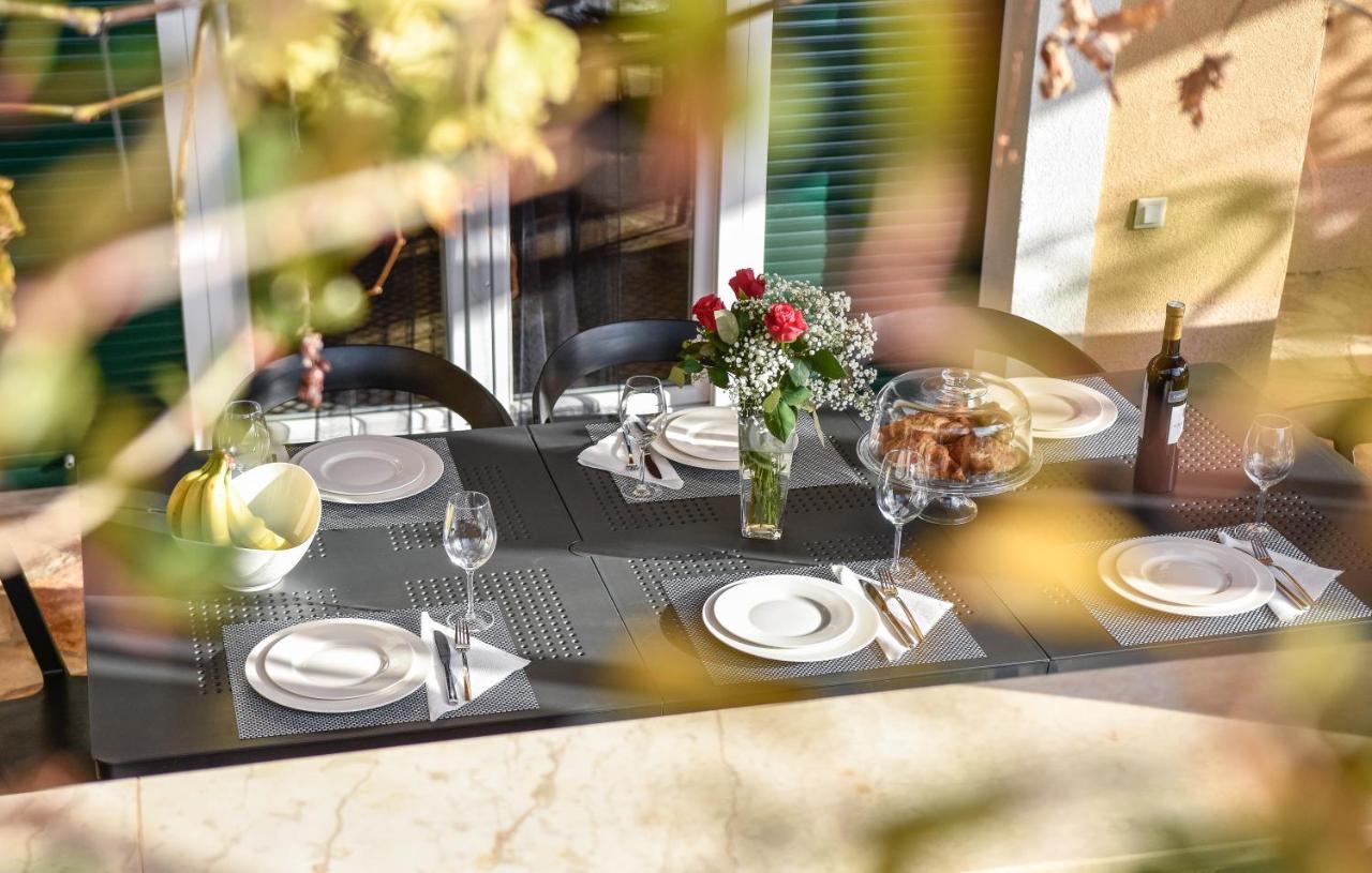 Villa Mater - Luxuriously Equipped Villa With A 15M Long Swimming Pool Zrnovnica Luaran gambar
