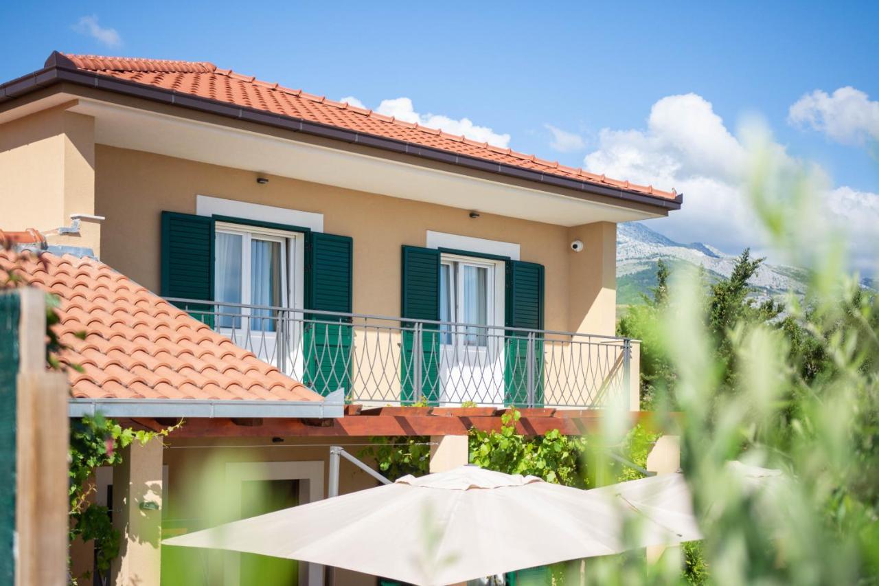 Villa Mater - Luxuriously Equipped Villa With A 15M Long Swimming Pool Zrnovnica Luaran gambar