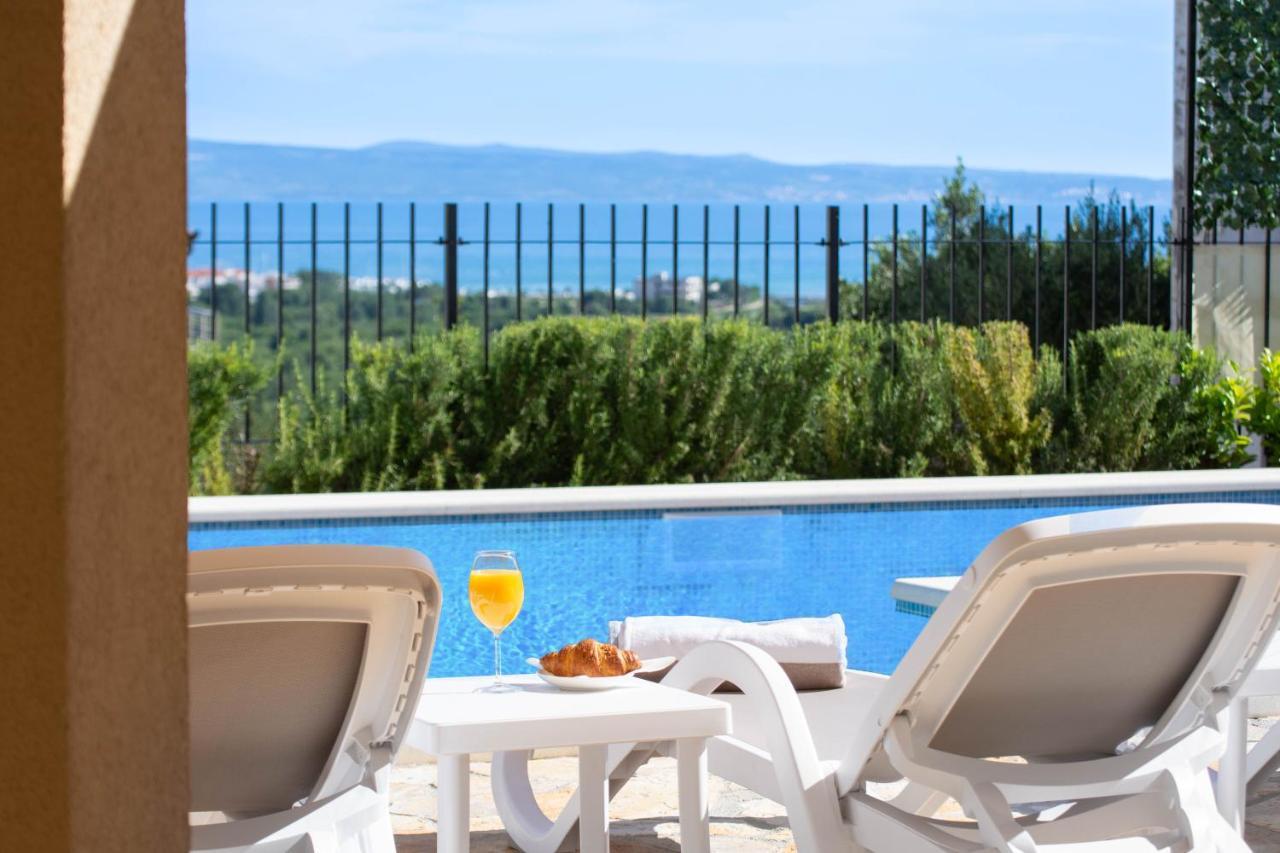 Villa Mater - Luxuriously Equipped Villa With A 15M Long Swimming Pool Zrnovnica Luaran gambar
