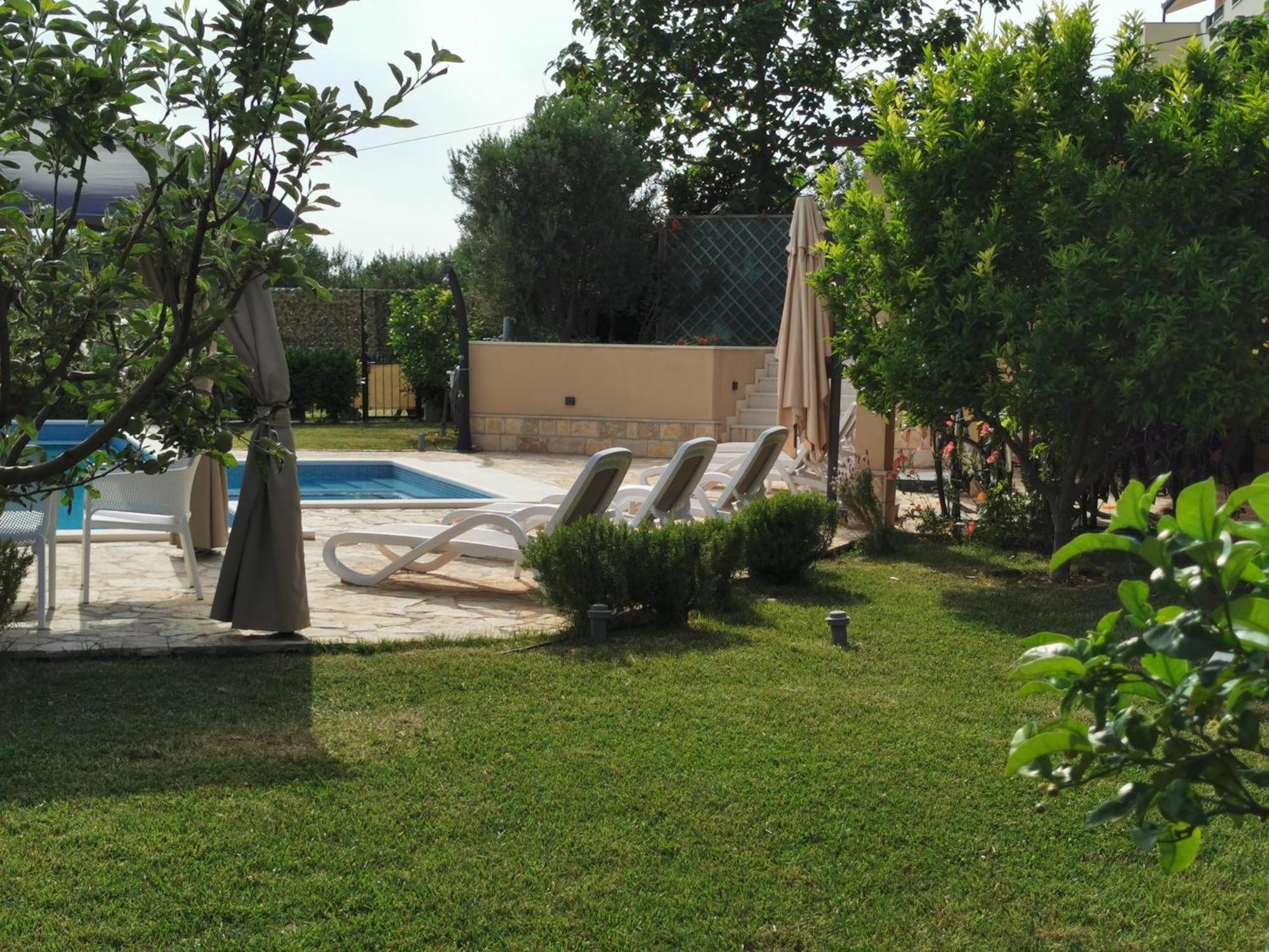 Villa Mater - Luxuriously Equipped Villa With A 15M Long Swimming Pool Zrnovnica Luaran gambar
