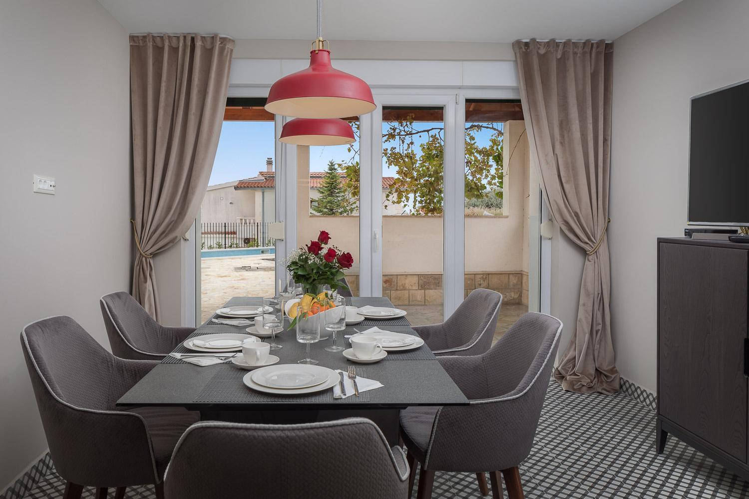 Villa Mater - Luxuriously Equipped Villa With A 15M Long Swimming Pool Zrnovnica Luaran gambar