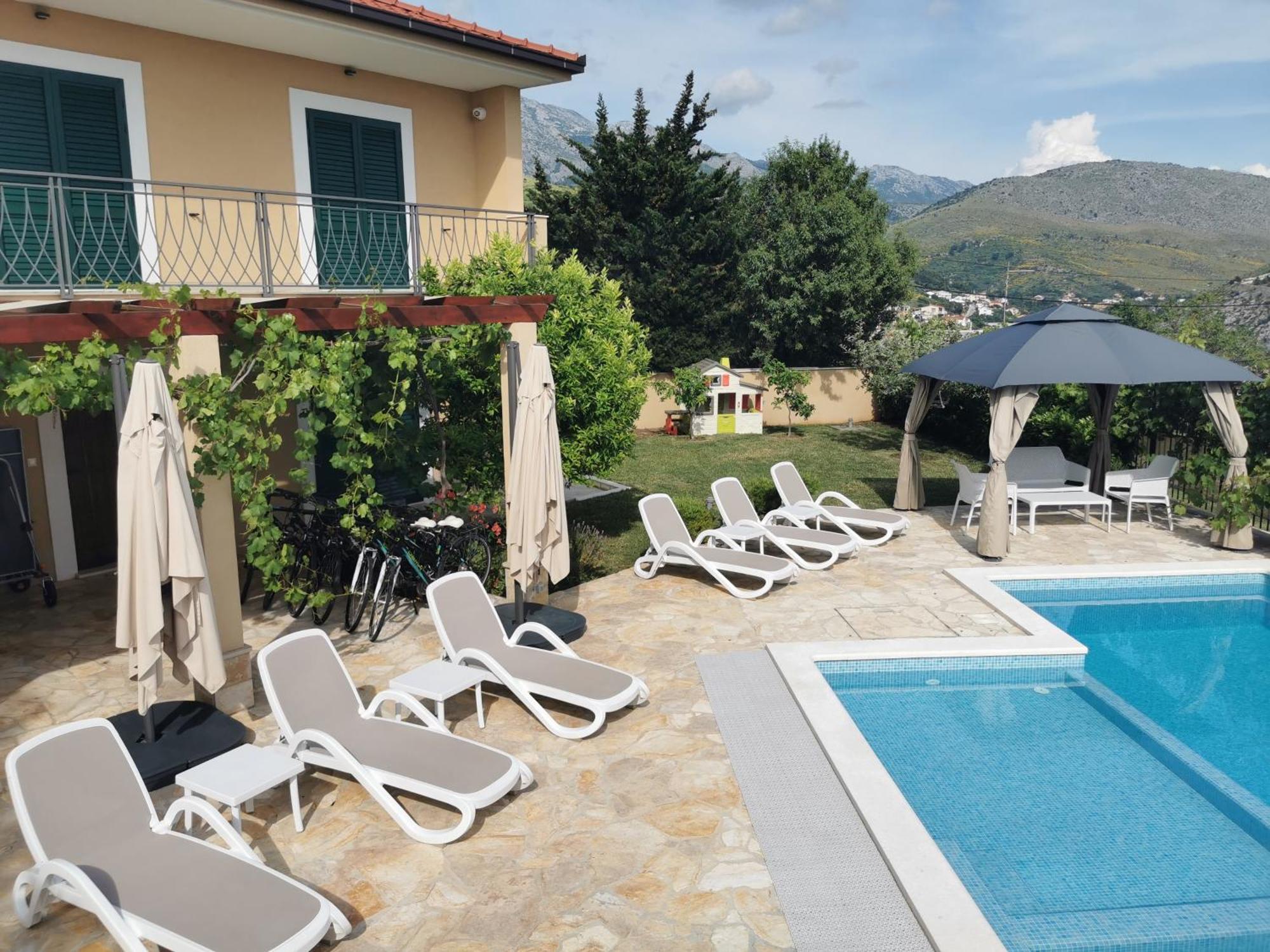 Villa Mater - Luxuriously Equipped Villa With A 15M Long Swimming Pool Zrnovnica Luaran gambar