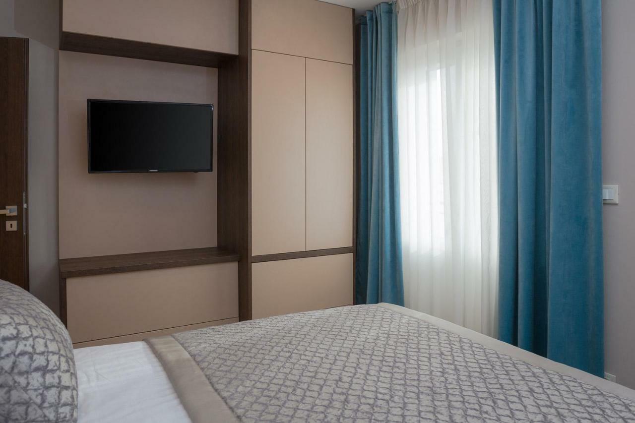 Villa Mater - Luxuriously Equipped Villa With A 15M Long Swimming Pool Zrnovnica Luaran gambar