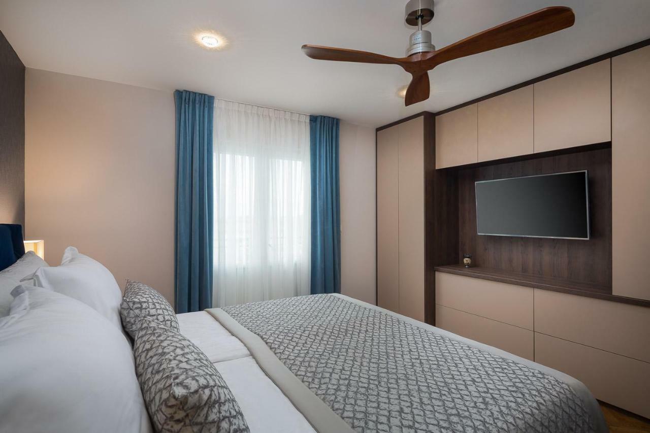 Villa Mater - Luxuriously Equipped Villa With A 15M Long Swimming Pool Zrnovnica Luaran gambar