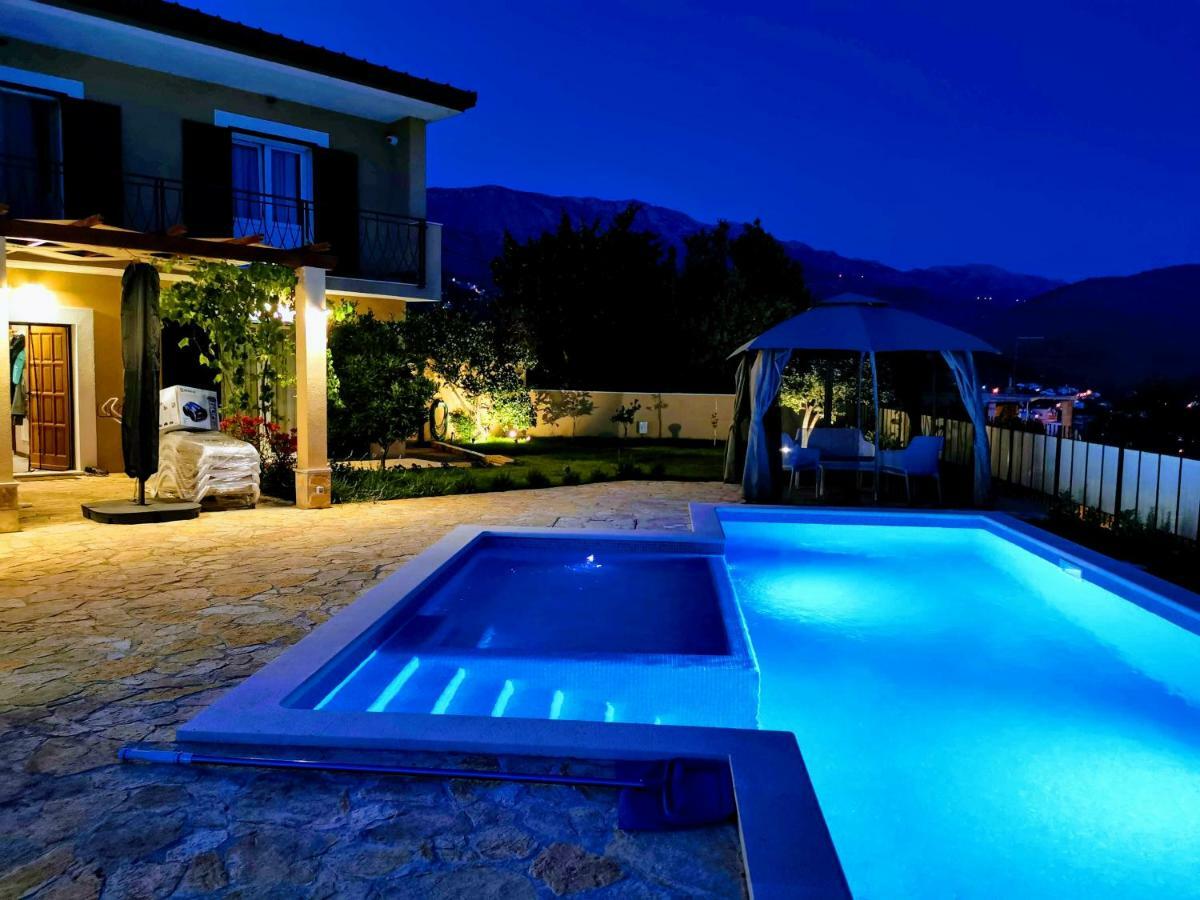 Villa Mater - Luxuriously Equipped Villa With A 15M Long Swimming Pool Zrnovnica Luaran gambar